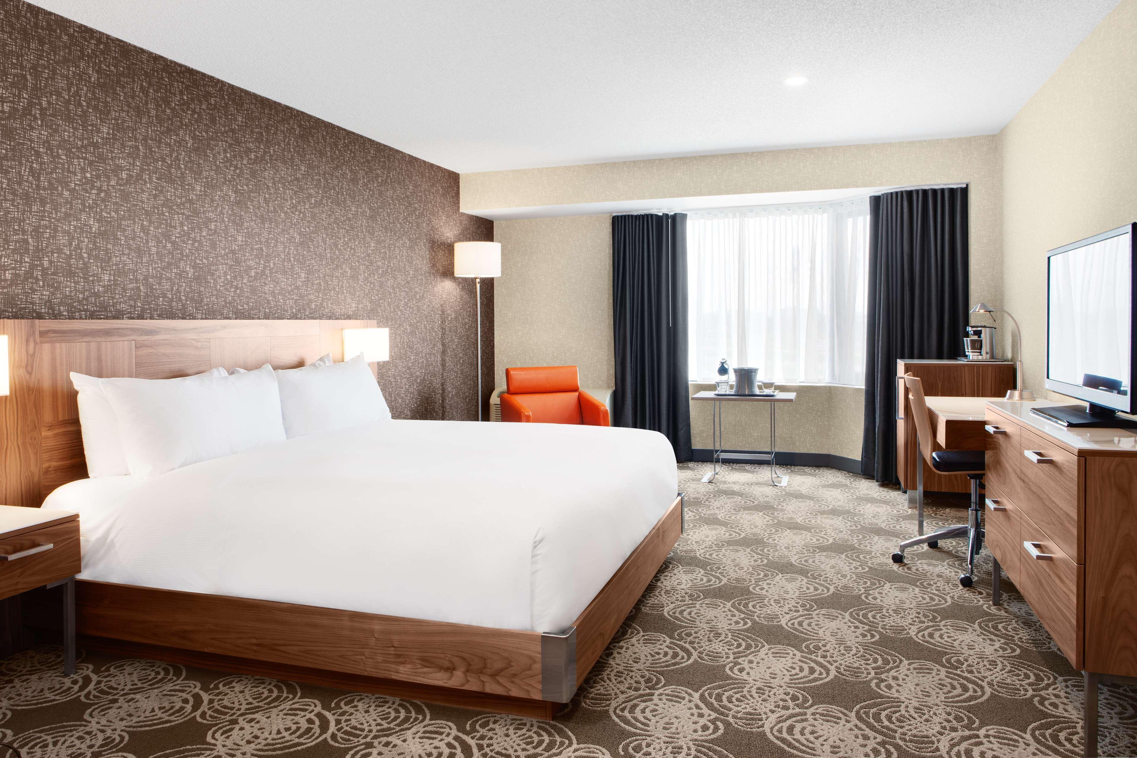 Отель Hilton Montreal/Лаваль Экстерьер фото