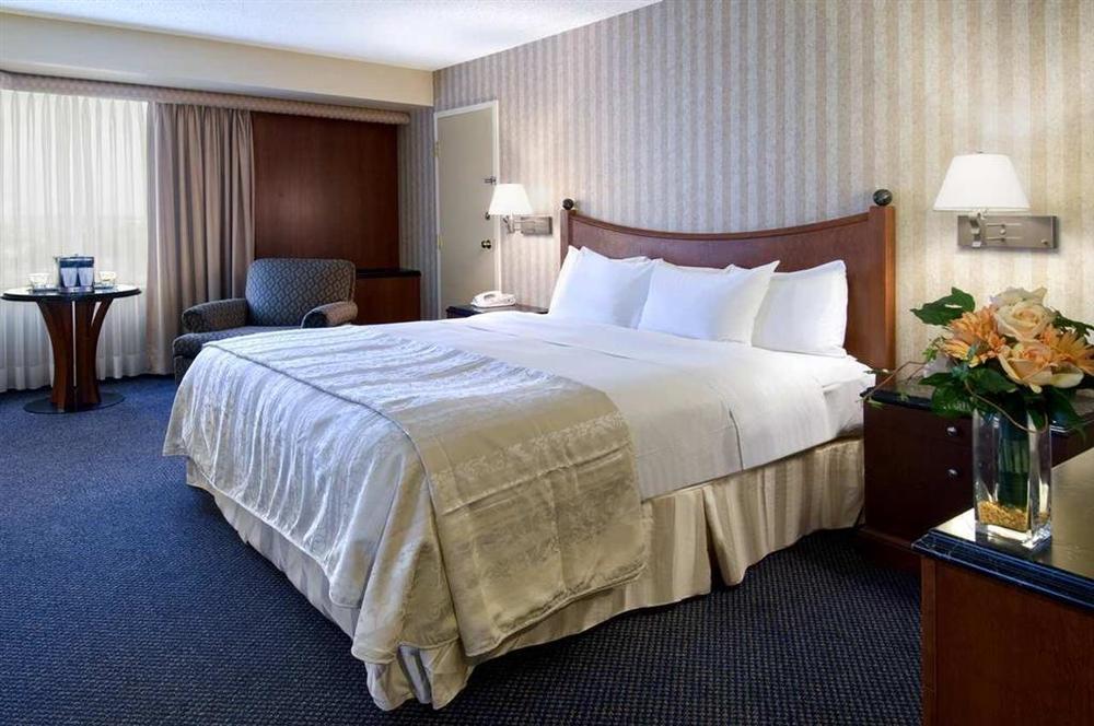 Отель Hilton Montreal/Лаваль Номер фото