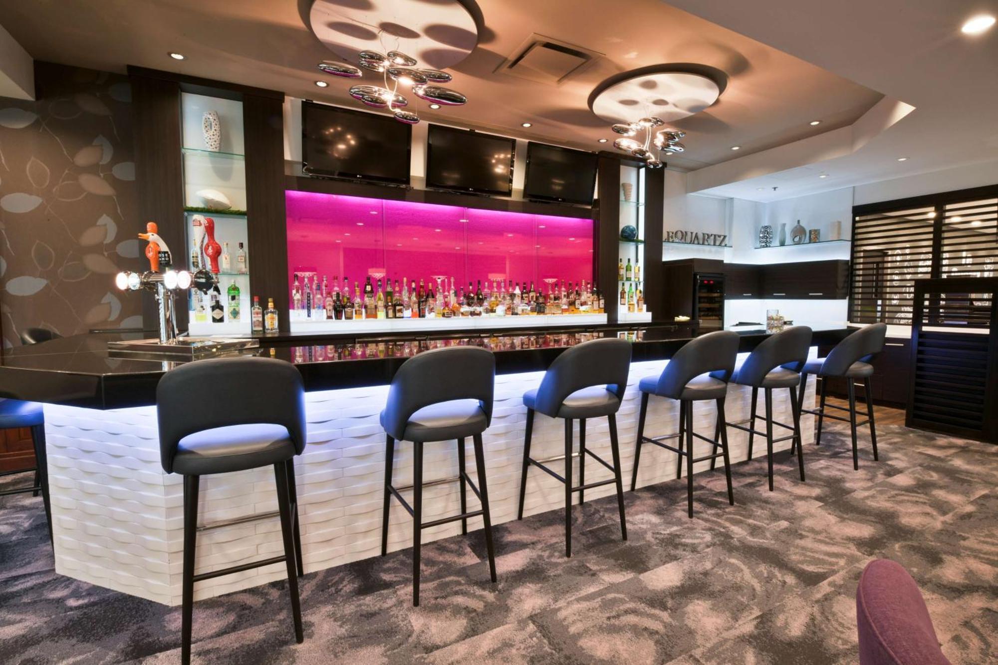 Отель Hilton Montreal/Лаваль Экстерьер фото
