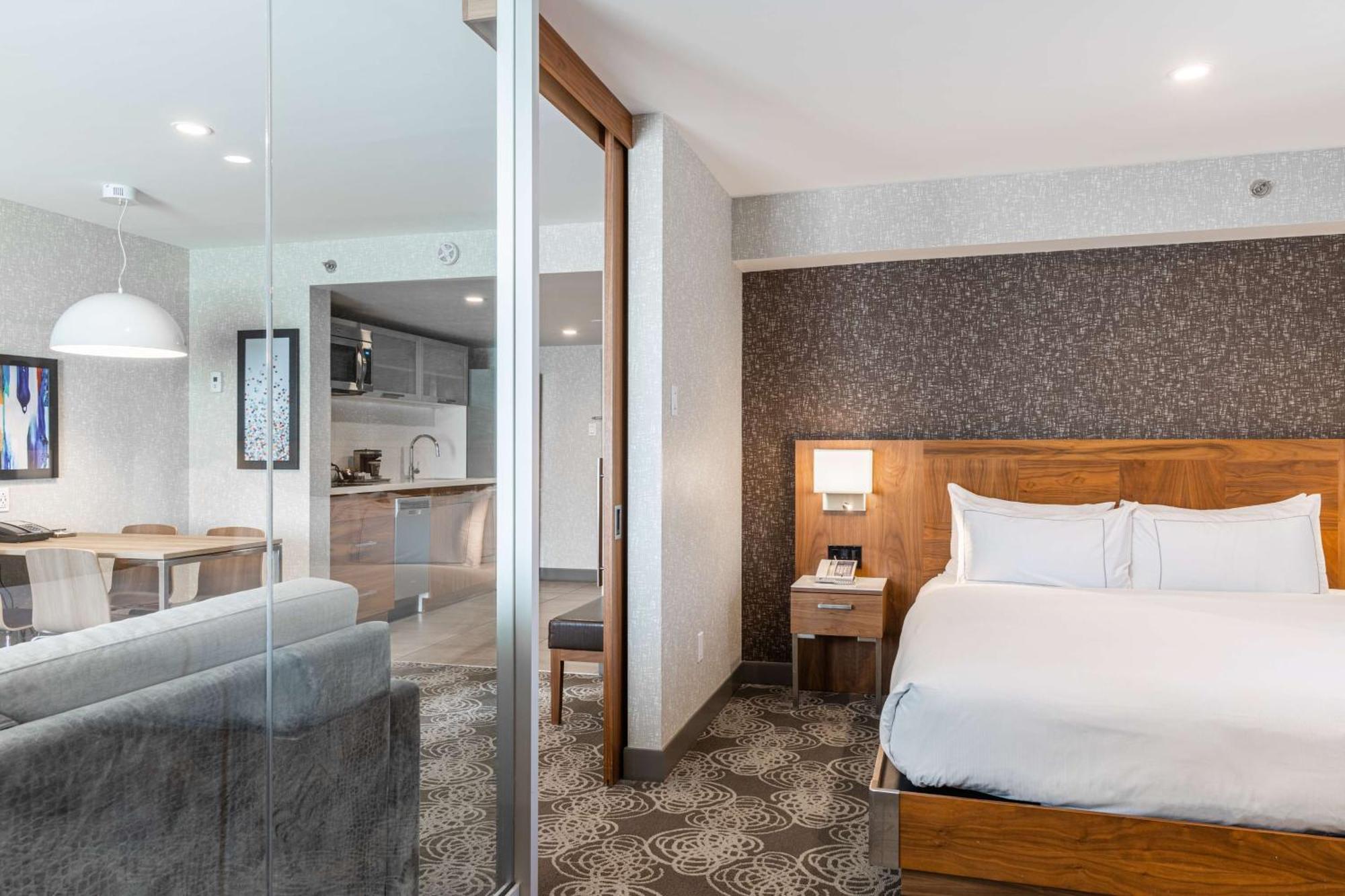 Отель Hilton Montreal/Лаваль Экстерьер фото